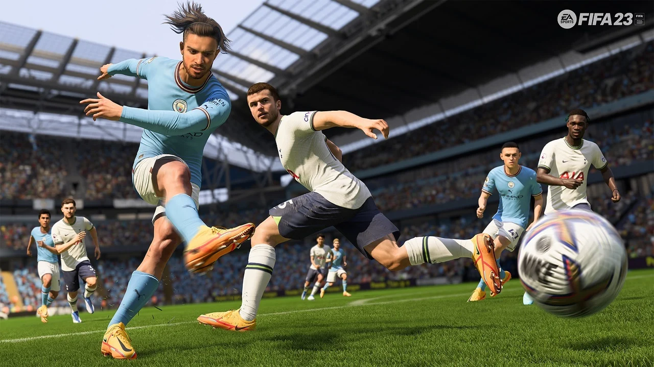 Jack Grealish vom englischen Fußballverein Manchester City schießt in FIFA 23 aufs Tor.