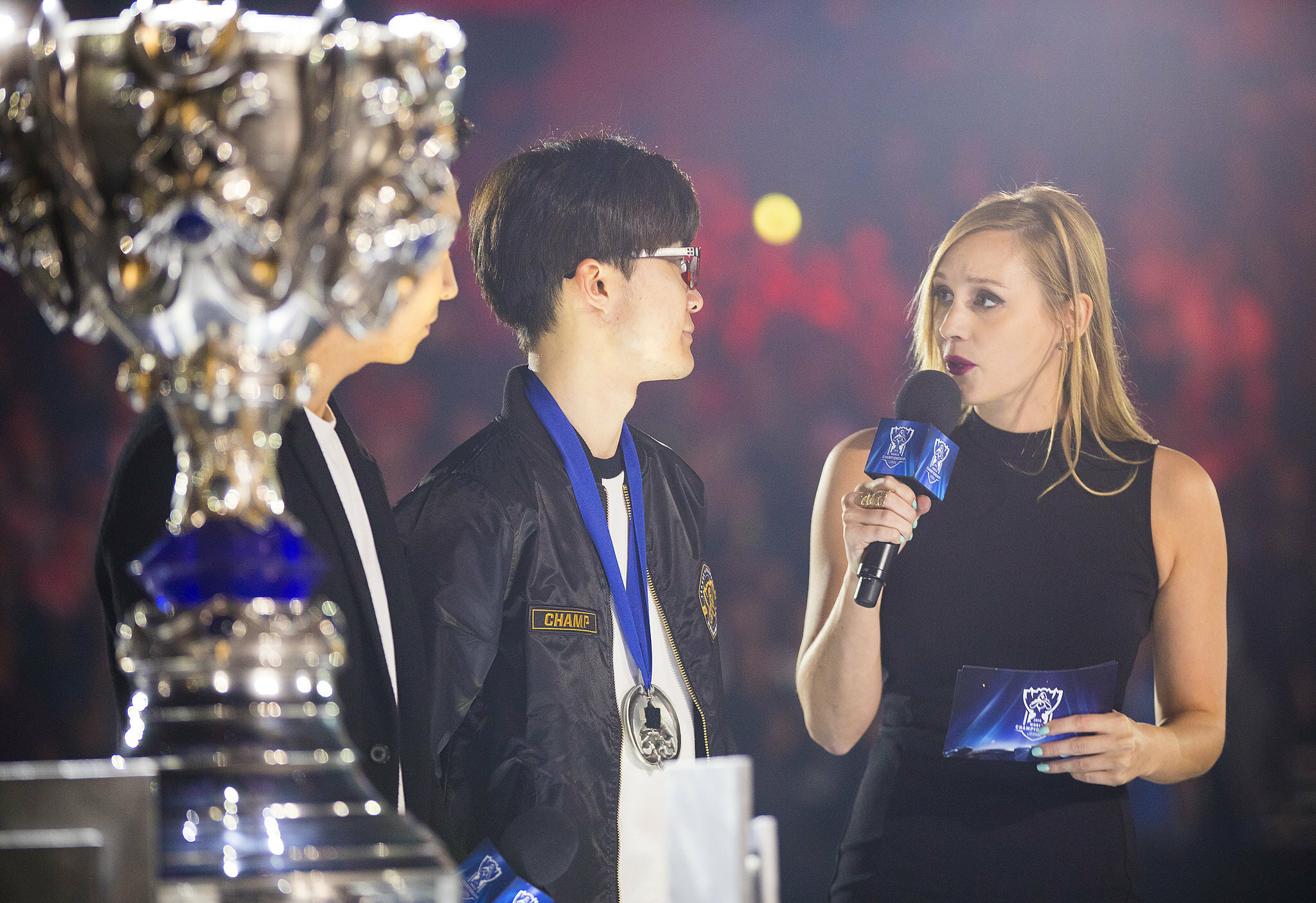 Faker und Sjokz Worlds Finals 2016 im Staples Center