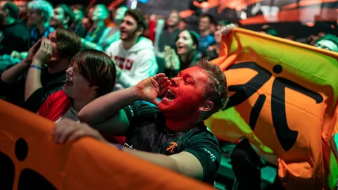 LEC Week 3 Day 1 fans