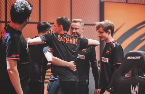 LEC Week 6 Day 1 fnatic victory hug