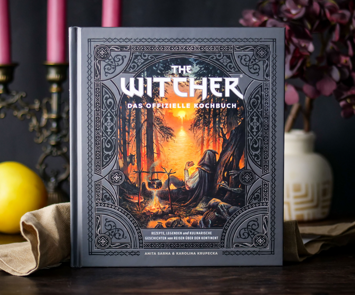 Das The Witcher Kochbuch ist nicht nur von außen hochwertig!