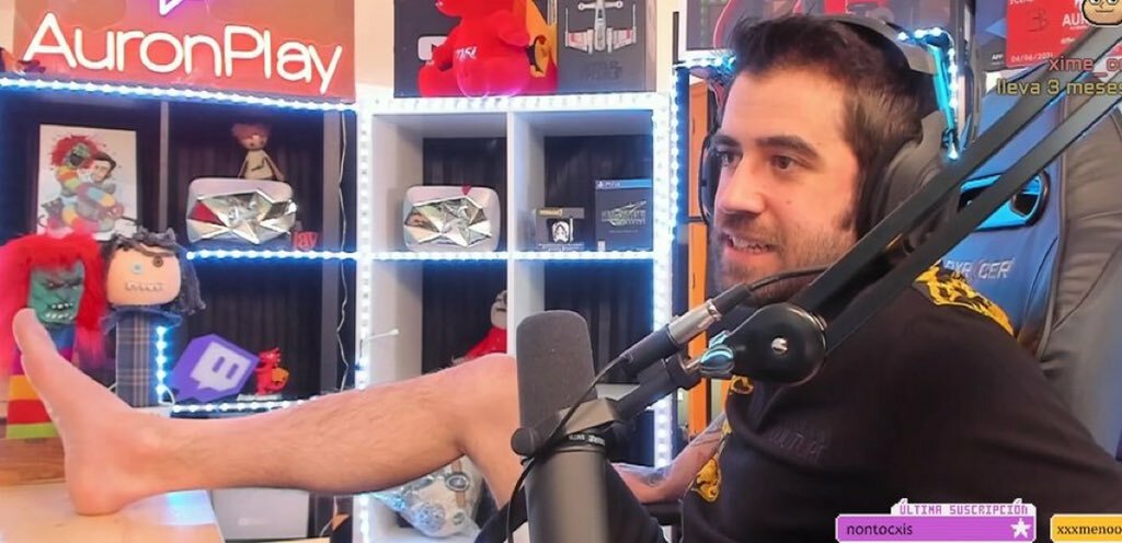 Top 10 Twitch Streamers With the Most Followers auron plays