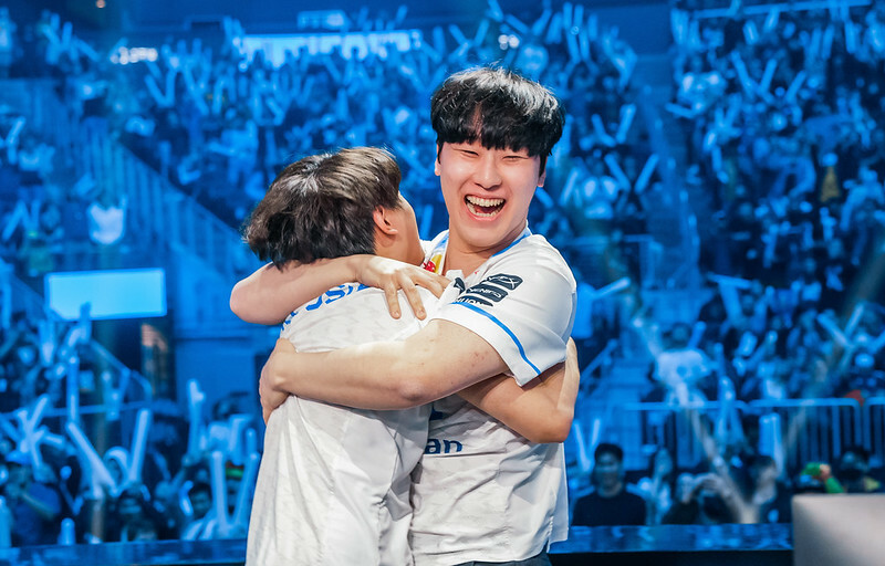 Zeka Pyosik Hug 0111