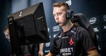 Astralis gla1ve back