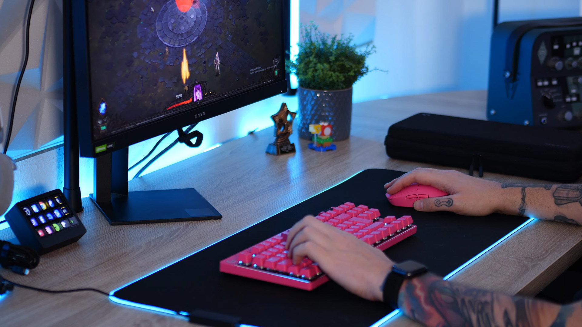 Logitech pink