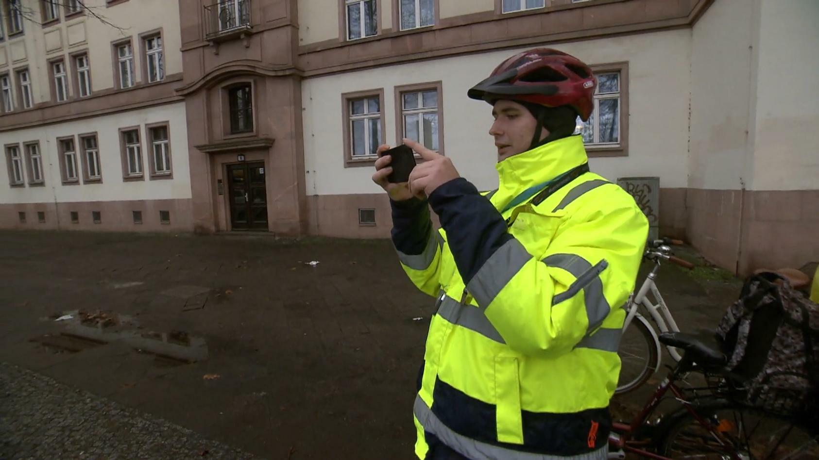 Niclas matthei 18 meldet falschparker anzeigenhauptmeister hat schon ueber 4 000 verkehrssuender angezeigt