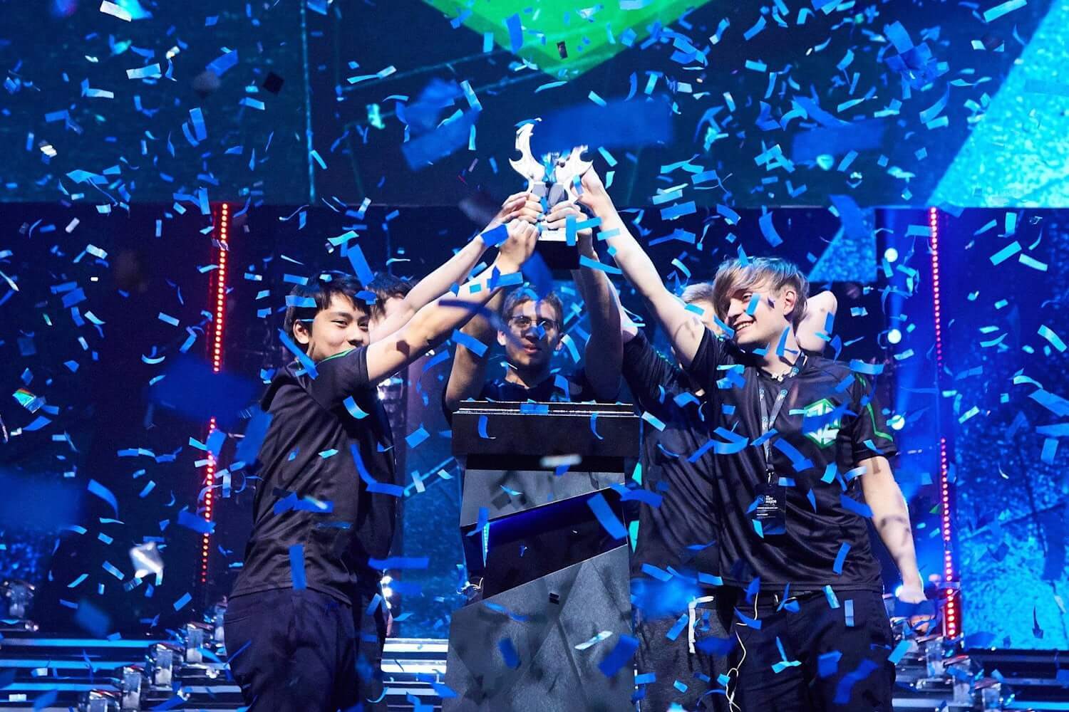 og lifting the kiev major trophy