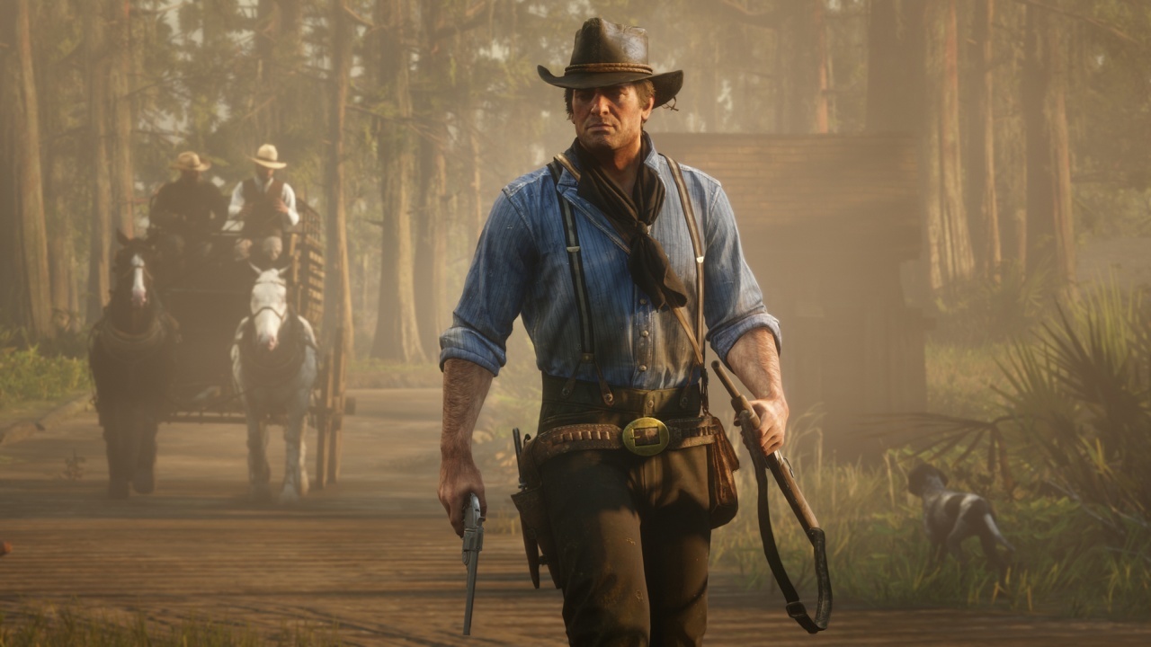 Arthur Morgan holding a revolver and rifle in Red Dead Redemption 2