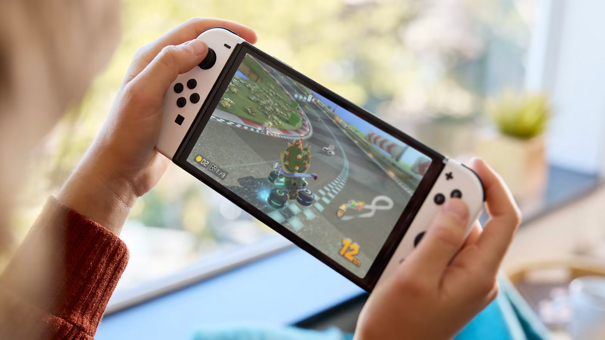 Playing Mario Kart mobile on Nintendo Switch