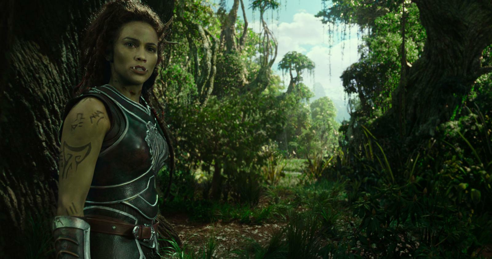 Garona in Warcraft: The Beginning, walking through the forest